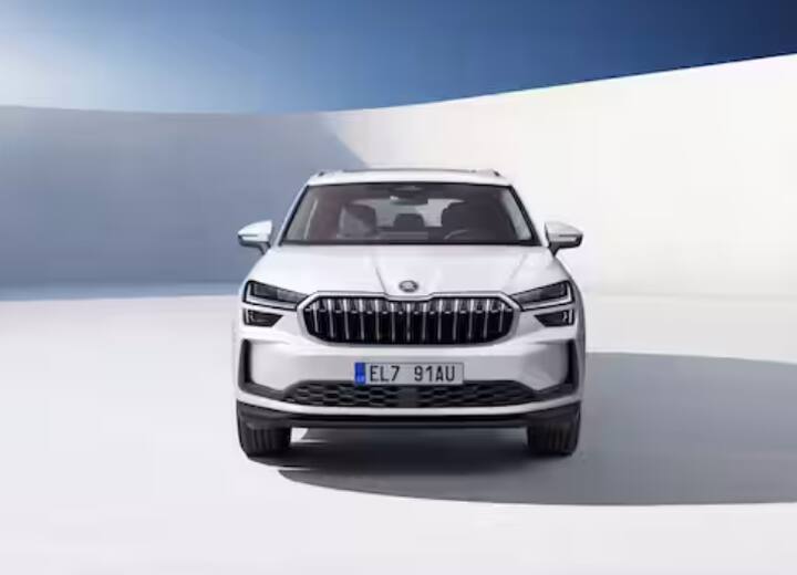 ਅਗਲੀ 7 ਸੀਟਰ SUV ਜਿਸ ਨੂੰ ਪੈਟਰੋਲ ਇੰਜਣ ਨਾਲ ਖਰੀਦਿਆ ਜਾ ਸਕਦਾ ਹੈ Skoda Kodiaq ਹੈ। ਪੈਨੋਰਾਮਿਕ ਸਨਰੂਫ, ਕਲਾਈਮੇਟ ਕੰਟਰੋਲ ਅਤੇ ਹਵਾਦਾਰ ਸੀਟਾਂ ਵਰਗੀਆਂ ਉੱਨਤ ਵਿਸ਼ੇਸ਼ਤਾਵਾਂ ਨਾਲ ਲੈਸ, ਇਸ SUV ਨੂੰ 38.50 ਲੱਖ ਰੁਪਏ ਦੀ ਐਕਸ-ਸ਼ੋਰੂਮ ਕੀਮਤ 'ਤੇ ਖਰੀਦਿਆ ਜਾ ਸਕਦਾ ਹੈ।