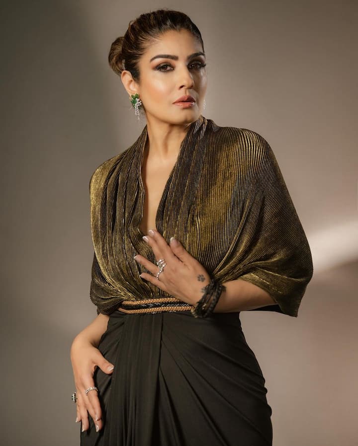 KGF చాప్టర్ 2 లో ప్రధానమంత్రి రమికా సేన్ పాత్రలో నటించింది బాలీవుడ్ బ్యూటీ రవీనా టాండన్.