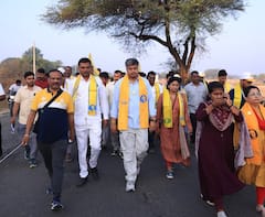 PHOTO: कापूस वेचला, ठेचा भाकरीची न्याहारी सुद्धा केली; रोहित पवार शेतकऱ्यांच्या बांधावर