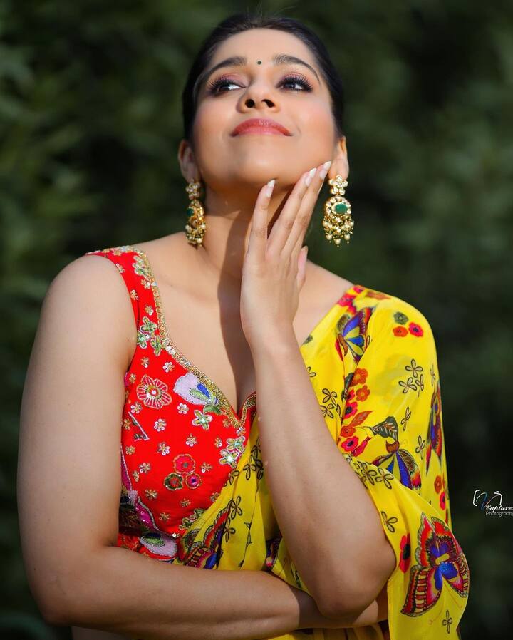 వయసుతో పాటూ అందం కూడా పెరిగిపోతోంది రష్మికి. (Image credit: Rashmi Gautham/Instagram)