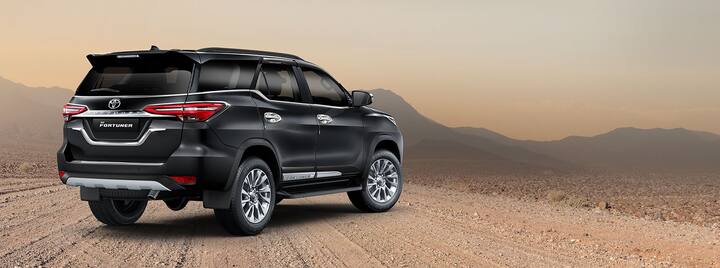 दूसरी एसयूवी टोयोटा फॉर्च्यूनर है. इस 7 सीटर एसयूवी में 162hp और 245Nm पीक टॉर्क देने वाला पेट्रोल इंजन मौजूद है. लेटेस्ट फीचर से लैस इस एसयूवी को आप 33.43 लाख रुपए एक्स-शोरूम की कीमत पर खरीदा जा सकता है