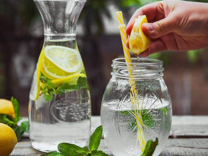 Learn about 7 Side effects of consuming lemon water वजन कम करने के लिए रोजाना पीते हैं नींबू पानी तो छोड़ दें ये आदत, फिर ये दिक्कत हो जाएगी शुरू