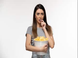 बार-बार भूख लगने का क्या है कारण, जानें क्यों हर थोड़ी थोड़ी देर में क्यों खाना खाने का करता है मन