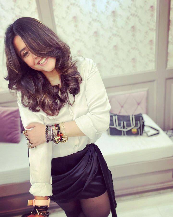 न्यूयॉर्कमधील 51 व्या आंतरराष्ट्रीय एमीमध्ये, तिला प्रसिद्ध लेखक आणि नवीन युगाचे नेते दीपक चोप्रा यांनी प्रदान केलेल्या 'इंटरनॅशनल एमी डायरेक्टरेट अवॉर्ड'ने सन्मानित करण्यात आले आहे.