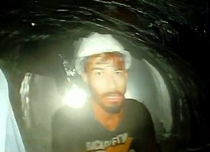 सिल्क्यरा येथील बोगद्यात अडकलेल्या मजुरांसाठी पाइपलाइनद्वारे औषधे, संत्री आणि ज्यूस पाठवण्यात येत आहे. याशिवाय मजुरांशी वॉकीटॉकीने संपर्क सुरु आहे. (Photo : PTI)