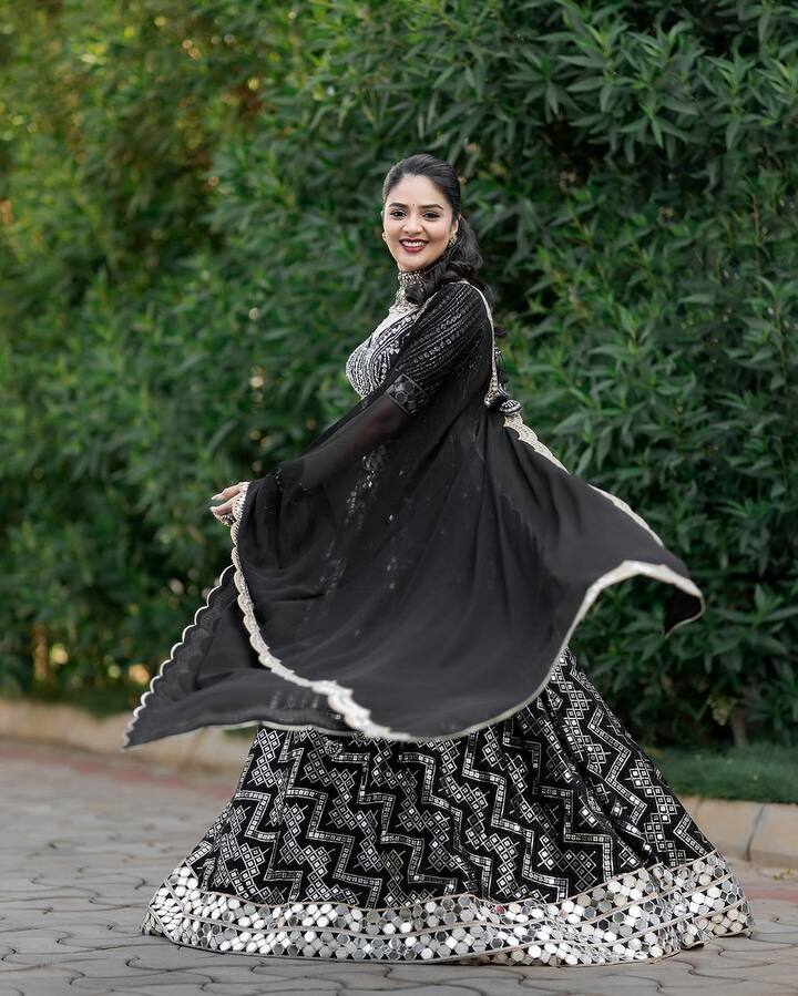 శ్రీముఖి లేటెస్ట్ ఫొటోలు - Images Credit: Sreemukhi/Instagram