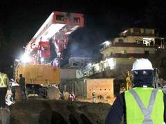 10 दिन के बाद भी टनल में फंसे हैं मजदूर, पाइप लाइन से पहुंचाया जा रहा खाना, सुरंग में पानी-ऑक्सीजन की सप्लाई | बड़ी बातें