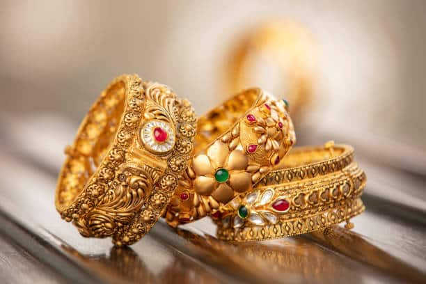 gold rate today gold and silver price on 21 nov gold silver price today latest rates mumbai jalgaon delhi gold silver price today know here Gold Silver Rate : सोने महागलं की ग्राहकांना दिलासा? आज तुमच्या शहरातील सोन्याचा दर जाणून घ्या