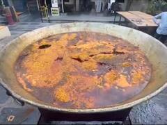 1800 किलो तांदूळ अन् 2200 किलोंचं इतर साहित्य; असा तयार झाला प्रसिद्ध शेफ विष्णू मनोहर यांचा दहा हजार किलोंचा मसाले भात!