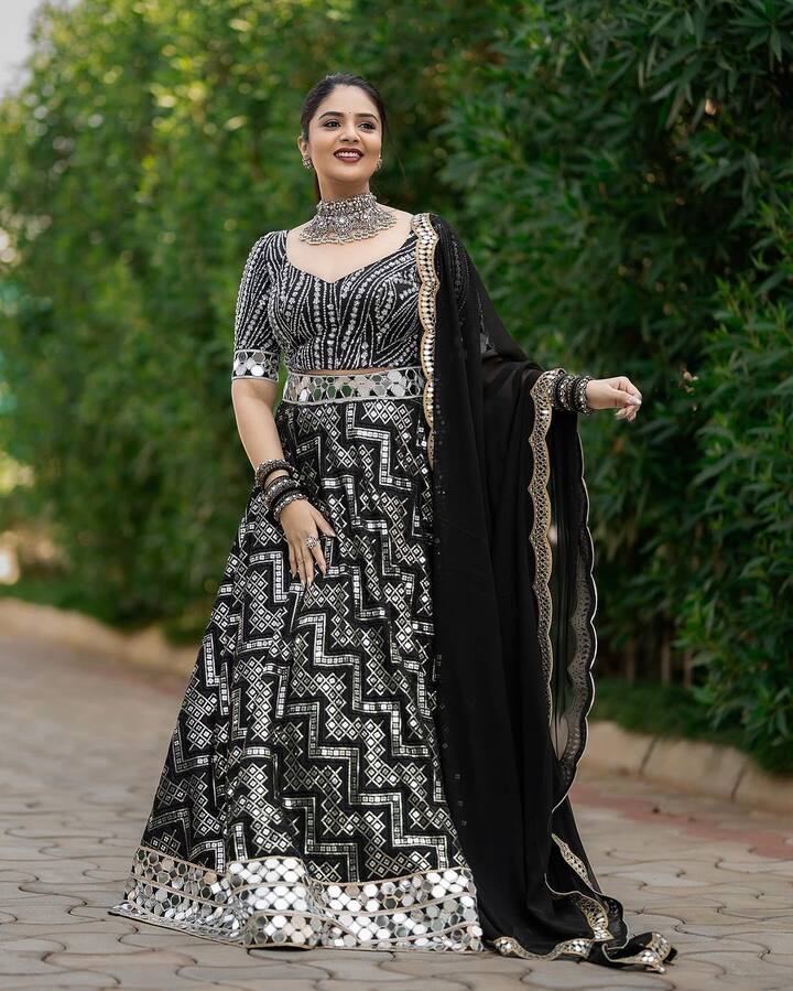 శ్రీముఖి లేటెస్ట్ ఫొటోలు - Images Credit: Sreemukhi/Instagram