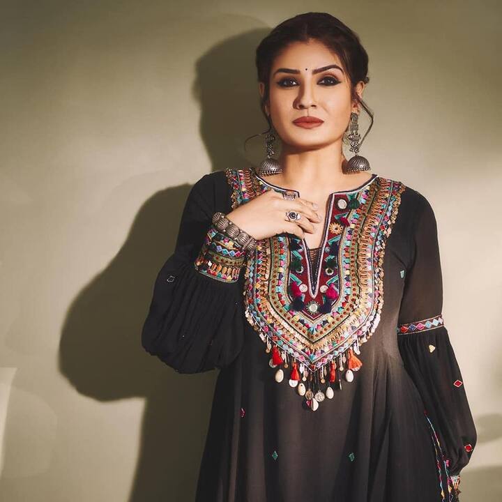 क्योंकि रवीना टंडन और अक्षय कुमार का रिश्ता बना तो जरूर लेकिन ज्यादा चल नहीं पाया और दोनों का ब्रेकअप हो गया. रवीना इस ब्रेकअप के दर्द को सह नहीं पाई और डिप्रेशन में चली गई. जिससे निकलने के लिए उन्हें काफी वक्त लगा. इस बात का खुलासा खुद एक्ट्रेस ने ही अपने एक इंटरव्यू में किया था.