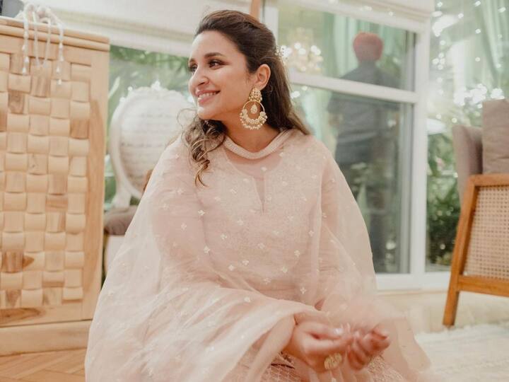 Parineeti Chopra Insta Pics : పరిణీతిచోప్రా.. రాఘవ చద్దా పెళ్లి వేడుకలకు సంబంధించి.. ఫోటోలను సోషల్ మీడియాలో ఇప్పటికి షేర్​ చేస్తూనే ఉంది.