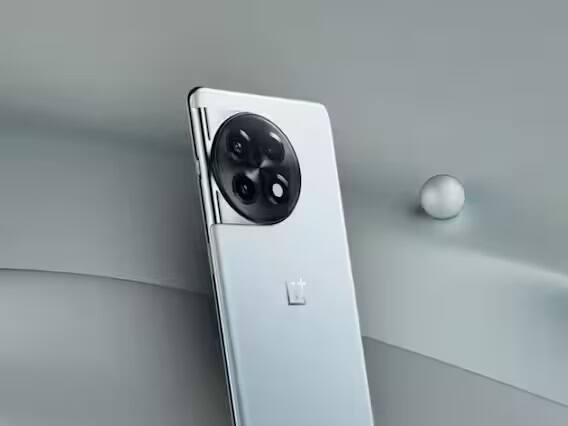 OnePlus 12R: કંપની આ સ્માર્ટફોનને લગભગ 40,000 રૂપિયામાં લૉન્ચ કરી શકે છે. આમાં તમને Snapdragon 8 Gen 2 SoCનો સપોર્ટ મળશે.