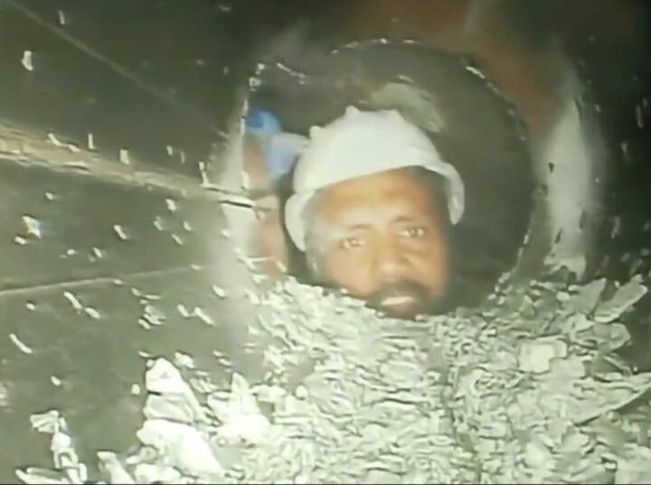 VIDEO Uttarakhand Uttarkashi Tunnel Accident endoscopic camera capture visuals of trapped workers watch viral video Uttarkashi Tunnel Accident : बोगद्यामध्ये अडकले 41 कामगार, 10 दिवसांनंतर समोर आली आतमधील ह्रदयद्रावक परिस्थिती; VIDEO पाहा