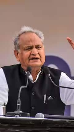 महिलाओं को हर महीने 10000 रुपये देंगे- कांग्रेस घोषणापत्र में वादा | Rajasthan Polls