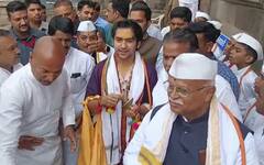 Dhirendra Shastri : धीरेंद्र शास्त्रींचं आधी वादग्रस्त वक्तव्य नंतर थेट देहूत जात तुकाराम महाराजांचं दर्शन, पाहा फोटो...