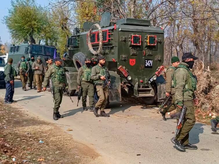 Rajouri Encounter 2 Army officers 2 jawans killed in encounter with terrorists in Jammu and Kashmir Jammu Kashmir Encounter : जम्मू-काश्मीर : राजौरीमध्ये दहशतवाद्यांसोबत सुरक्षा दलांची चकमक, 2 कॅप्टनसह चार जण हुतात्मा