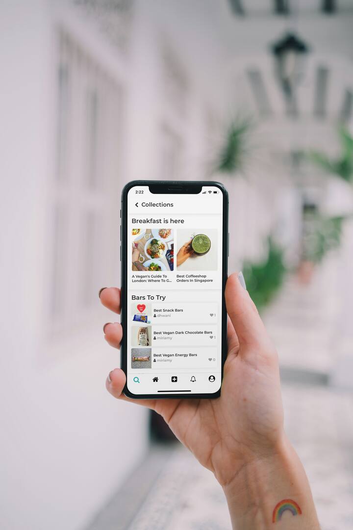 हे एक कॉल रेकॉर्डिंग डिव्हाइस आहे, जे आपण फोनला अटॅच करू शकता. यात एक बटण आहे, जे तुम्ही ऑन करताच तुमच्या आयफोनवर नॉर्मल कॉल आणि व्हॉट्सअॅप कॉलही रेकॉर्ड करू शकता.