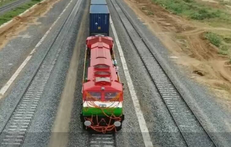 India Economy News what is dedicated freight corridor explain 1337 km Railway change India Economy देशाचं चित्र बदलणार! 1337 किमीचा रेल्वे कॉरिडॉर अर्थव्यवस्थेला देणार नवसंजीवनी