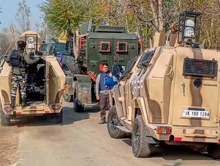 Rajouri Encounter: ਰਾਜੌਰੀ ਮੁਕਾਬਲੇ 'ਚ ਫੌਜ ਦੇ 2 ਅਧਿਕਾਰੀ ਅਤੇ 2 ਜਵਾਨ ਸ਼ਹੀਦ, ਮੁਕਾਬਲਾ ਅਜੇ ਵੀ ਜਾਰੀ