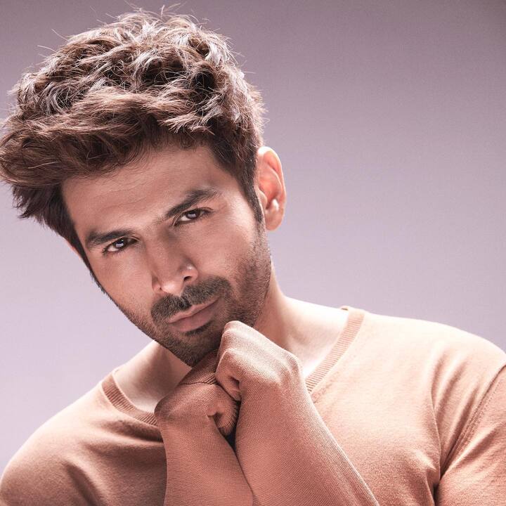 बॉलिवूडचा सुपरस्टार कार्तिक आर्यनचा (Kartik Aaryan) मोठा चाहतावर्ग आहे.