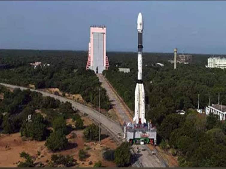 Chandrayaan 4 spacecraft will be designed to bring soil or rock samples from the Moon back to Earth, ISRO said. Chandrayaan 4: அடுத்த இலக்கை நிர்ணயித்த இஸ்ரோ.. நிலவின் மாதிரிகளை பூமிக்கு கொண்டு வரும் சந்திரயான் 4?