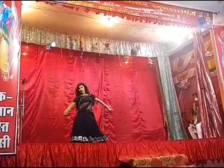 bar girls vulgar dance on Ramleela stage in Basti video Viral ANN Basti News: रामलीला मंचन में अश्लील डांस, बार बालाओं ने जमकर लगाए ठुमके, आयोजकों पर उठे सवाल