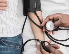 Health: ਅਚਾਨਕ ਘੱਟ ਹੋ ਜਾਵੇ ਬੀਪੀ, ਹਲਕੇ ਵਿੱਚ ਨਾ ਲਓ, ਹਾਰਟ ਅਟੈਕ ਜਾਂ ਬ੍ਰੇਮ ਹੈਮਰੇਜ ਦਾ ਹੋ ਸਕਦਾ ਖਤਰਾ