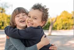 Hugging Benefits : દવા જેવું કામ કરે છે જાદુની ઝપ્પી, સંબંધોની સાથે સ્વાસ્થય માટે પણ ફાયદાકારક: સ્ટડી