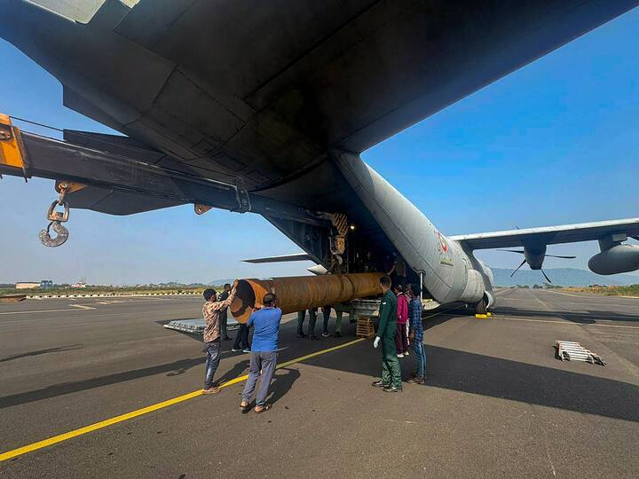 बोगद्यामध्ये अडकलेल्या 41 मजुरांना सुखरुप बाहेर काढण्यासाठी प्रयत्नांची शिकस्त केली जात आहे.