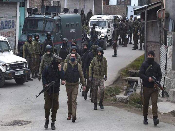 Army Officer Killed In Encounter With Terrorists In Jammu And Kashmir Rajouri பரபரப்பான என்கவுண்டரில் உயிர் தியாகம் செய்த ராணுவ வீரர்கள்.. காஷ்மீரில் மீண்டும் பதற்றம்