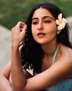 Sara Ali Khan PHOTO: સારા અલી ખાનનો બિકીની લુક વાયરલ, ઠંડીમાં વધાર્યો તાપમાનનો પારો
