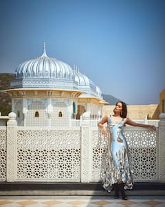 Manushi Chhillar Photos: సిల్వ‌ర్ క‌ల‌ర్ డిజైన‌ర్ ఫ్రాక్ లో వెలిగిపోతున్న మానుషి