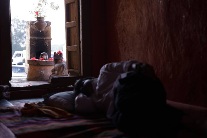 तीन दिवसापासून रोहित पवार यांची युवा संघर्ष यात्रा बीड जिल्ह्यात असून या यात्रेला तरुणांचा आणि शेतकऱ्यांचा चांगला प्रतिसाद मिळताना पाहायला मिळतोय.