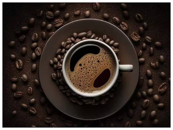 જો તમારું બ્લડ પ્રેશર ઓછું હોય તો તમે એક કપ સ્ટ્રોંગ કોફી પી શકો છો. કોફીમાં કેફીન હોય છે. જે લો બ્લડ પ્રેશર વધારવામાં મદદ કરે છે.