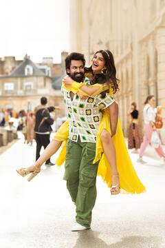 Adikeshava: 'ఆదికేశవ'లో వైష్ణవ్ తేజ్, శ్రీలీల కెమిస్ట్రీ చూశారా? - ఫొటోల్లో ఇద్దరూ కేక