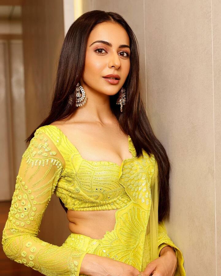 ఆదిపురుష్లో లక్ష్మణుడి పాత్ర పోషించిన జాకీ భగ్నానీ.. హిందీలో పలు సినిమాల్లో నటిస్తూ ఆకట్టుకుంటున్నారు.
