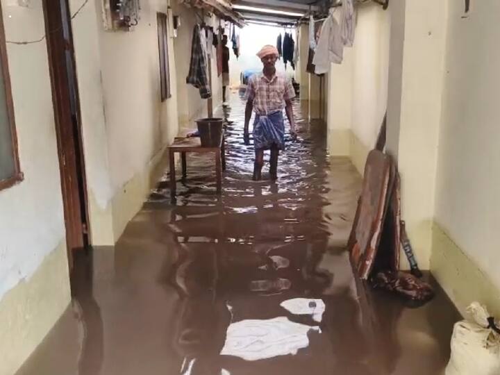 TN Rain heavy rains in Tirupur people suffered as flood water entered their houses TNN திருப்பூரில் கொட்டித் தீர்த்த கனமழை ; வீடுகளுக்குள் புகுந்த வெள்ள நீரால் மக்கள் அவதி