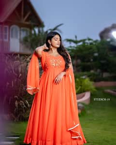 Supritha Photos : ఆరెంజ్ డ్రెస్​లో ట్రెడీషనల్​ ఫోజులిచ్చిన సుప్రీత