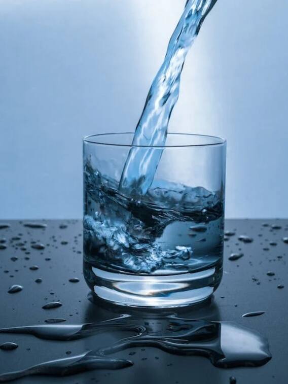 सुबह खाली पेट पानी पीने के फायदे