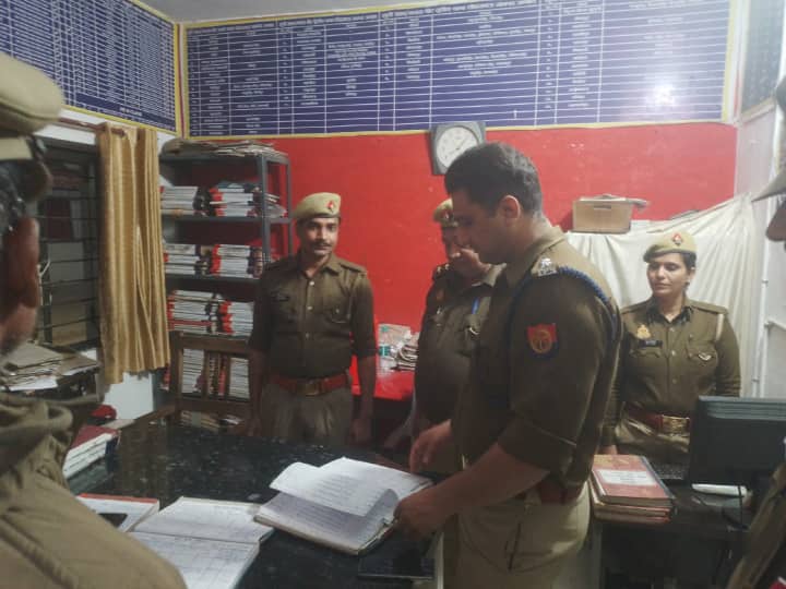 Unnao SP Siddharth Shankar Meena inspected police station ann Unnao News: उन्नाव एसपी ने थाने का किया औचक निरीक्षण, लापरवाह अधिकारियों को दिया अल्टीमेटम