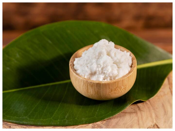 यह शुगर नारियल के फूलों से तैयार की जाती है. इसमें कई जरूरी विटामिंस, मिनिरल्स और एंटीऑक्सीडेंट्स पाए जाते हैं जो सेहत के लिए बहुत ही फायदेमंद होते हैं