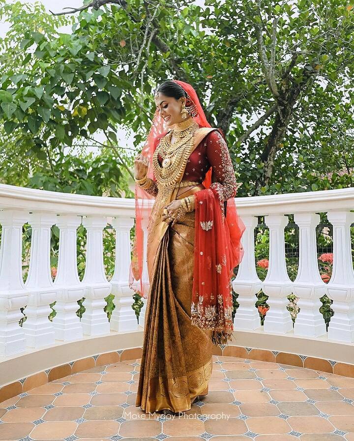 இந்த திருமண நிகழ்ச்சியில் 80களின் பிரபலமான நடிகைகளான ரேவதி, ராதிகா, சுஹாசினி மணிரத்னம், சிரஞ்சீவி உள்ளிட்ட பல திரை பிரபலங்கள் கலந்து கொண்டுள்ளனர்.