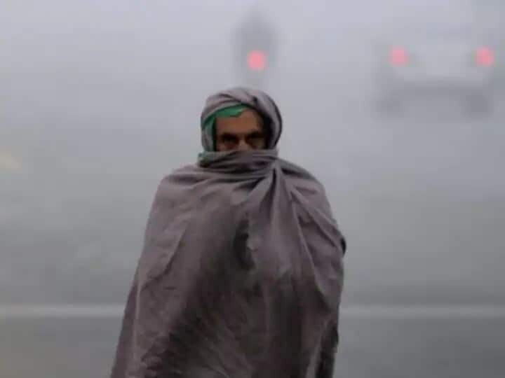 অন্যদিকে উত্তরবঙ্গে আপাতত পরিষ্কার আকাশ। বৃষ্টির কোনো সম্ভাবনা নেই। শীতের আমেজ ক্রমশ বাড়বে।
