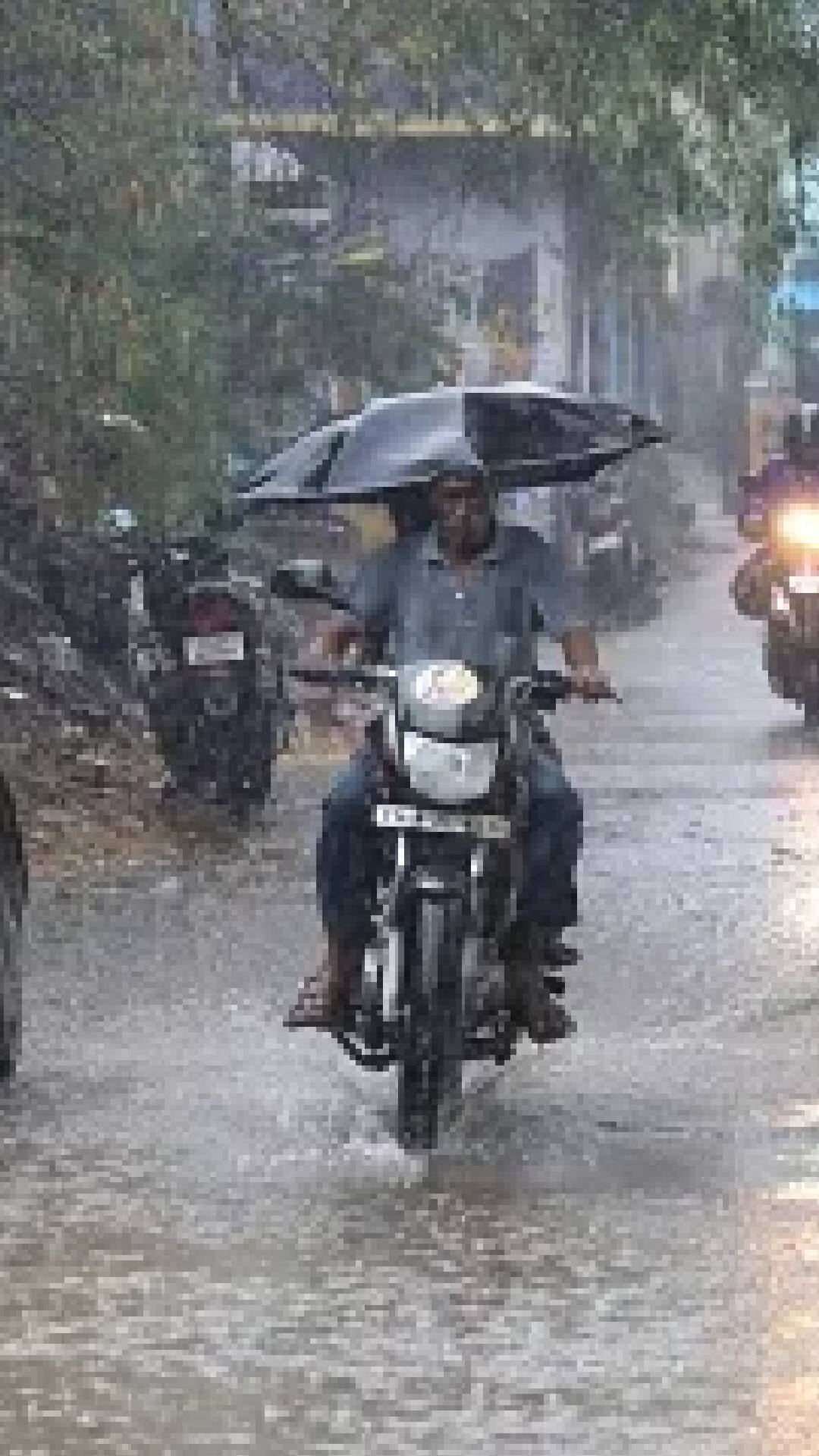 Tamilnadu Weather: तमिलनाडु के इरोड में भारी बारिश से बाढ़ जैसे हालात #shorts