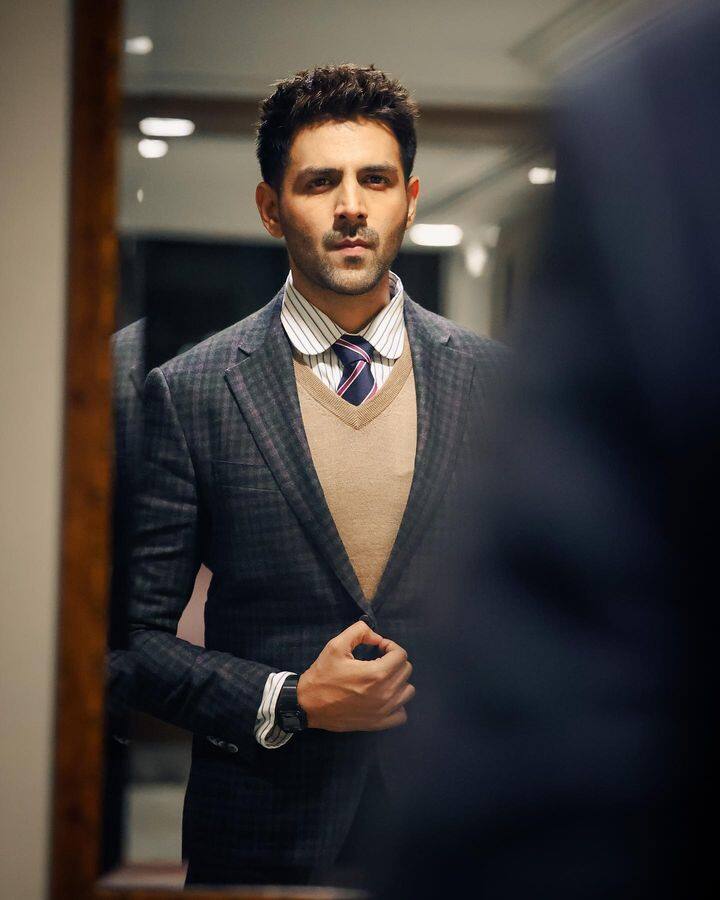 पण कार्तिकने मात्र पैसे सांभाळण्याची जबाबदारी त्याच्या आईकडे दिली आहे.