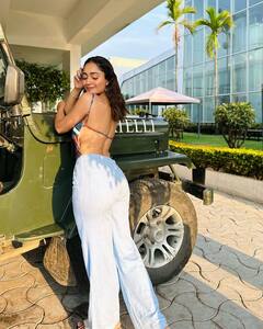 Aashram 3: कहानी उस एक्ट्रेस की जिसने 'आश्रम' में 24 साल बड़े एक्टर संग इंटिमेट सीन देकर मचा दी थी सनसनी