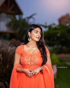 Supritha Photos : ఆరెంజ్ డ్రెస్​లో ట్రెడీషనల్​ ఫోజులిచ్చిన సుప్రీత