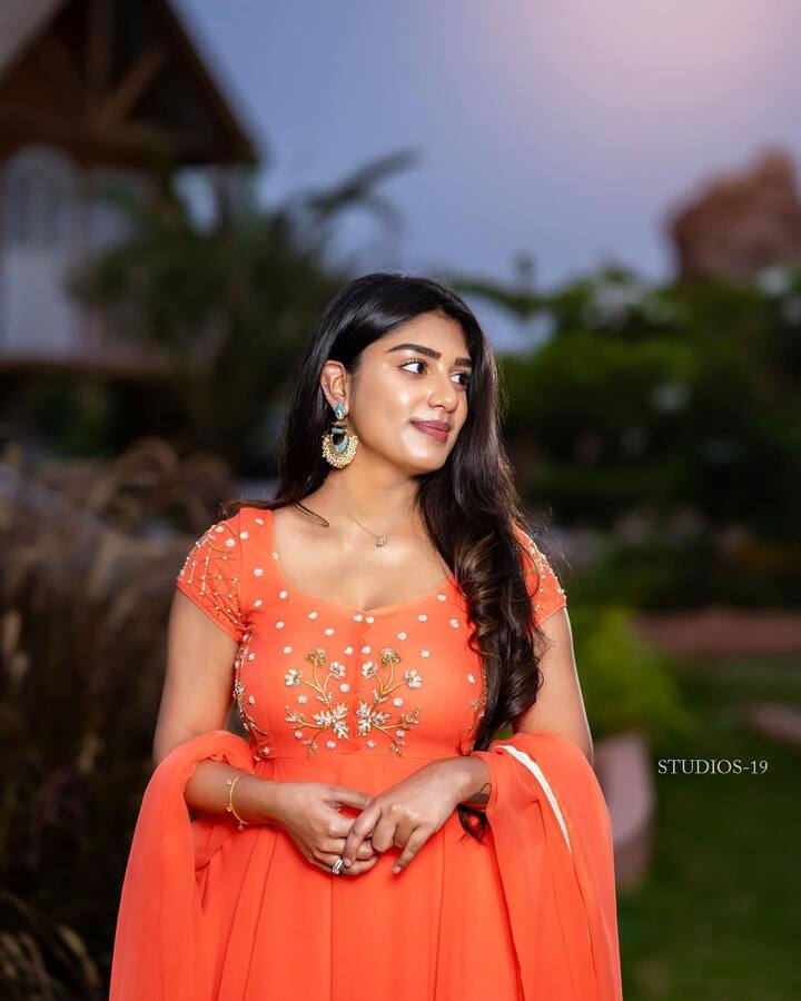 సురేఖ వాణి కూతురిగా సుప్రీత చాలా సుపరిచితురాలు.