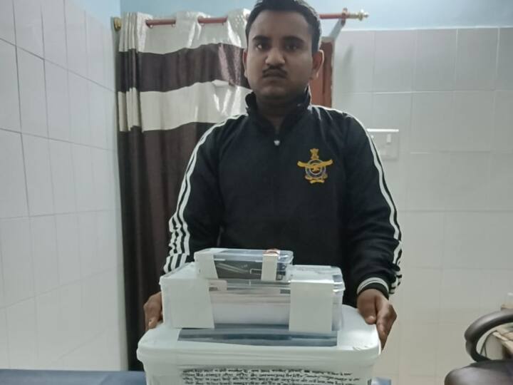 Kanpur fake Squadron Leader in Air Force uniform arrested fraud duped lakhs of rupees from unemployed ANN UP News: कानपुर से फर्जी स्क्वॉड्रन लीडर ऐसे हुआ गिरफ्तार, वायुसेना में नौकरी दिलाने के नाम पर बनाता था शिकार